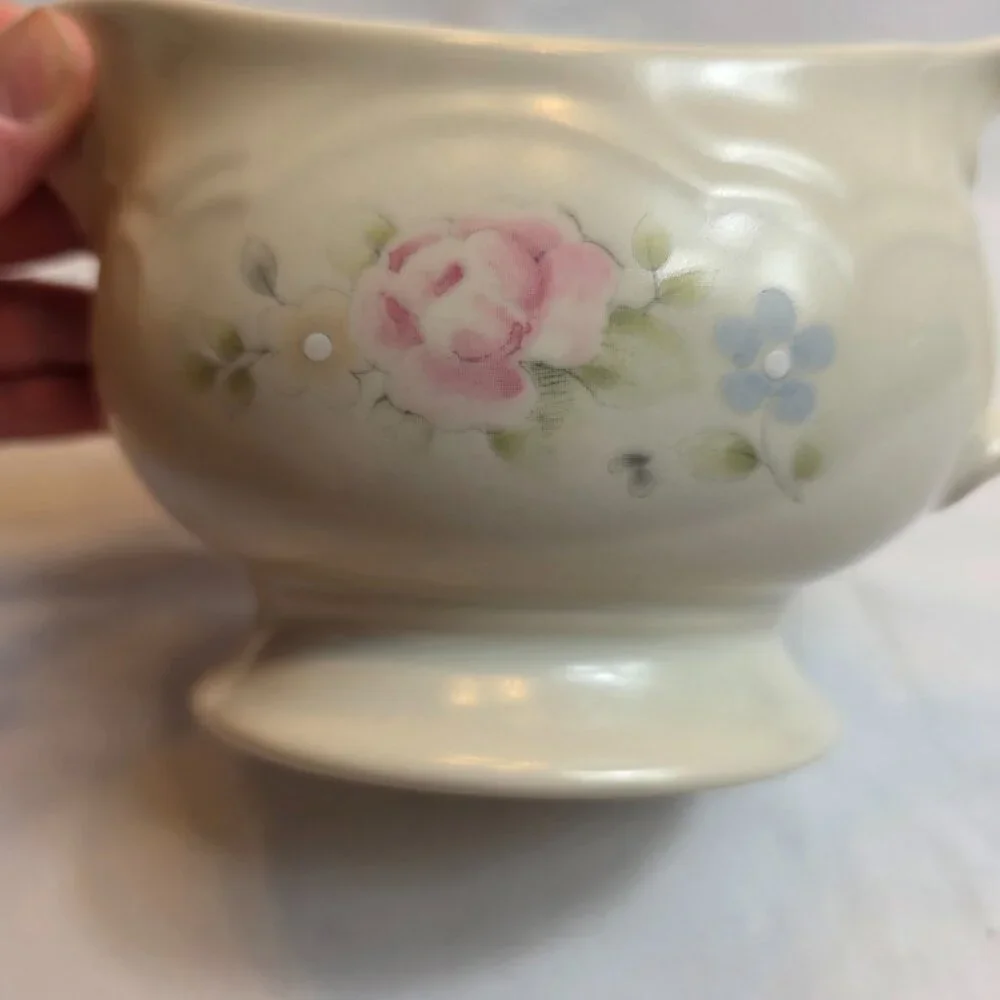 Pfaltzgraff Tea Rose Gravy Boat (NO UNDERPLATE) Pink Roses & Blue Flowers